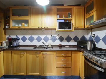 CASA 5 AMBIENTES CON FONDO Y PILETA