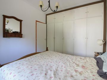 CASA 5 AMBIENTES CON FONDO Y PILETA