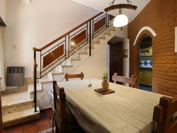 CASA 5 AMBIENTES CON FONDO Y PILETA