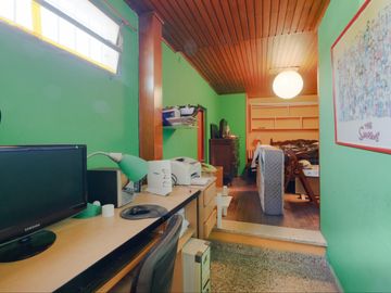 CASA 5 AMBIENTES CON FONDO Y PILETA