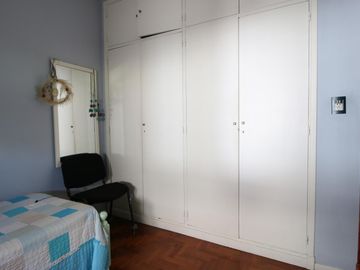 CASA 5 AMBIENTES CON FONDO Y PILETA