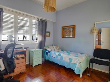 CASA 5 AMBIENTES CON FONDO Y PILETA
