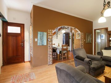 CASA 5 AMBIENTES CON FONDO Y PILETA