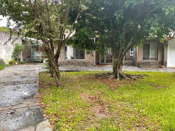 Casa en venta - 3 Dormitorios 2 Baños - Cocheras - 600Mts2 - San Miguel