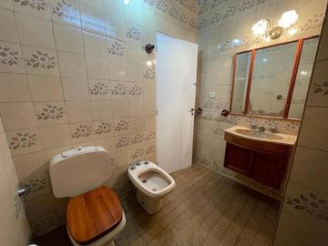 Casa en venta - 3 Dormitorios 2 Baños - Cocheras - 600Mts2 - San Miguel