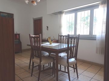 2 CASAS EN VENTA EN BLOCK  SOBRE ESPECTACULAR LOTE DE 10 x 43,30