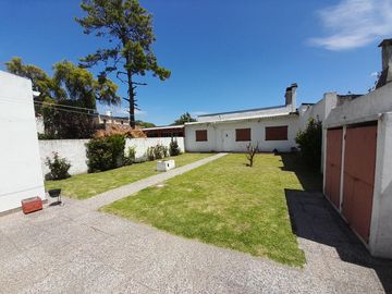 2 CASAS EN VENTA EN BLOCK  SOBRE ESPECTACULAR LOTE DE 10 x 43,30