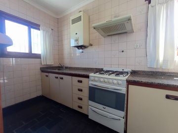 2 CASAS EN VENTA EN BLOCK  SOBRE ESPECTACULAR LOTE DE 10 x 43,30