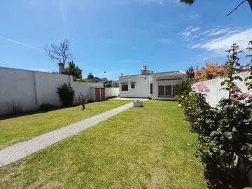 2 CASAS EN VENTA EN BLOCK  SOBRE ESPECTACULAR LOTE DE 10 x 43,30