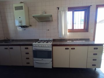 2 CASAS EN VENTA EN BLOCK  SOBRE ESPECTACULAR LOTE DE 10 x 43,30