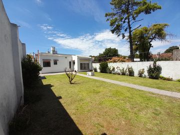2 CASAS EN VENTA EN BLOCK  SOBRE ESPECTACULAR LOTE DE 10 x 43,30