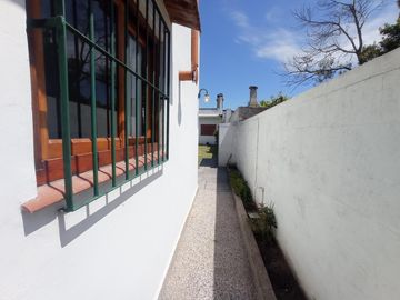 2 CASAS EN VENTA EN BLOCK  SOBRE ESPECTACULAR LOTE DE 10 x 43,30