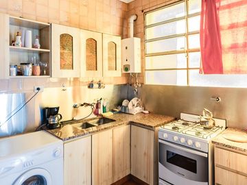Departamento tipo Casa. Tres ambientes. Balcón. Villa Crespo