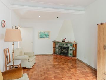 Departamento tipo Casa. Tres ambientes. Balcón. Villa Crespo