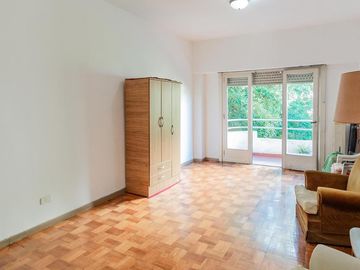 Departamento tipo Casa. Tres ambientes. Balcón. Villa Crespo