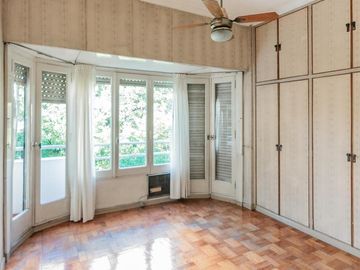 Departamento tipo Casa. Tres ambientes. Balcón. Villa Crespo