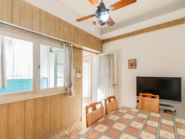 Departamento tipo Casa. Tres ambientes. Balcón. Villa Crespo