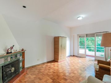 Departamento tipo Casa. Tres ambientes. Balcón. Villa Crespo