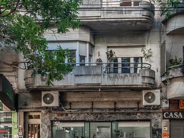 Departamento tipo Casa. Tres ambientes. Balcón. Villa Crespo