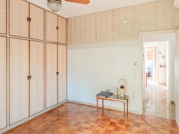 Departamento tipo Casa. Tres ambientes. Balcón. Villa Crespo