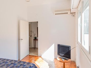 Departamento tipo Casa. Tres ambientes. Balcón. Villa Crespo
