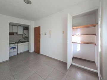 Departamento de 1 dormitorio al frente de oportunidad