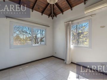 Casa en Venta con renta - Barrio Privado Los Tacos