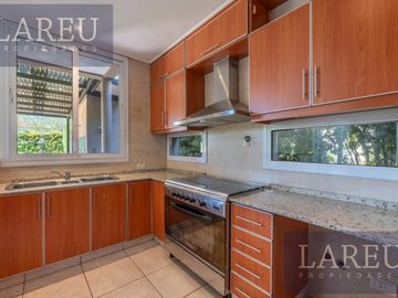 Casa en Venta con renta - Barrio Privado Los Tacos
