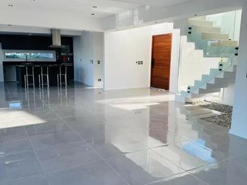 Casa en venta - 4 Dormitorios 4 Baños - 800Mts2 - Canning