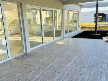 Casa en venta - 4 Dormitorios 4 Baños - 800Mts2 - Canning