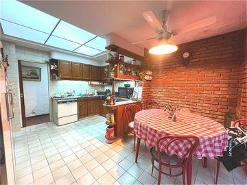 Casa terreno propio 8 ambientes