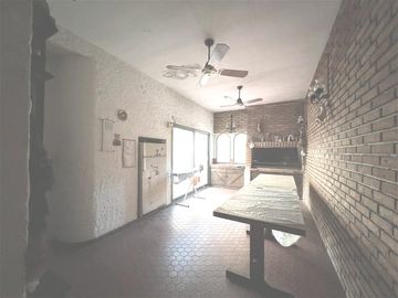 Casa terreno propio 8 ambientes
