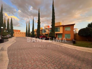 Jurica Acueducto: En venta casa en fraccionamiento privado