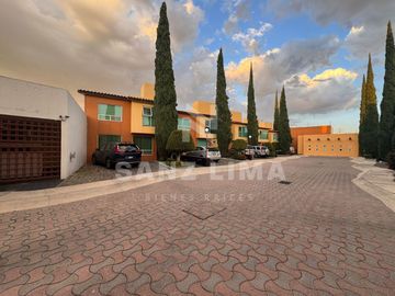 Jurica Acueducto: En venta casa en fraccionamiento privado