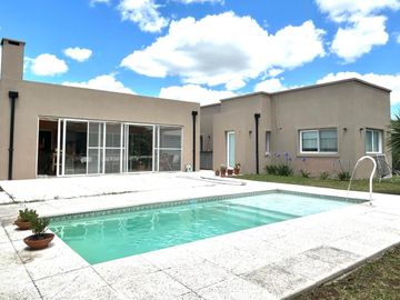 Casa en Venta, 4 Dormitorios, Quincho y Parrilla Country Lomas de City Bell