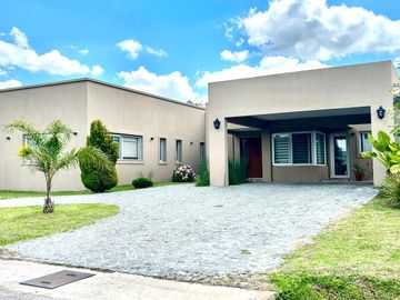 Casa en Venta, 4 Dormitorios, Quincho y Parrilla Country Lomas de City Bell