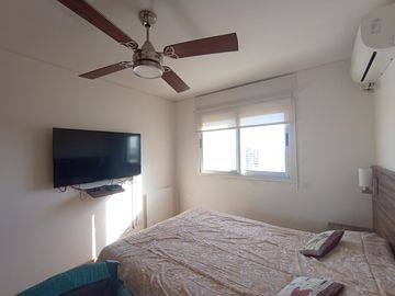 Venta Departamento Rosario barrio Martin  2 dormitorios amplio balcon cerrado