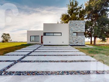 CASA EN VENTA -  LA VICTORIA POLO CLUB