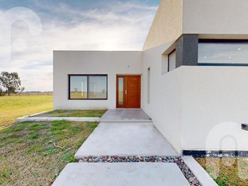CASA EN VENTA -  LA VICTORIA POLO CLUB