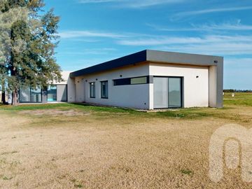 CASA EN VENTA -  LA VICTORIA POLO CLUB