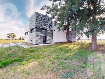 CASA EN VENTA -  LA VICTORIA POLO CLUB