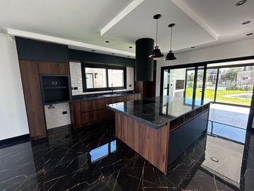 PREVENTA | EXCELENTE CASA EN BARRIO PRIVADO