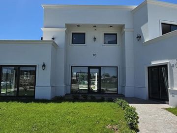 PREVENTA | EXCELENTE CASA EN BARRIO PRIVADO