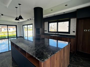 PREVENTA | EXCELENTE CASA EN BARRIO PRIVADO