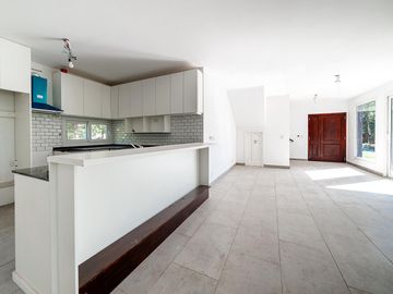 Venta Casa 4 Ambientes 720m2, Santa Clara, Manzanares.