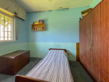 Casa de 2 dormitorios con jardín y pileta