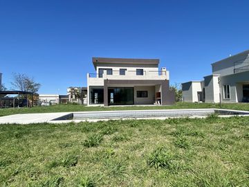 Casa en Venta en San Matias Barrio Privado - A Estrenar