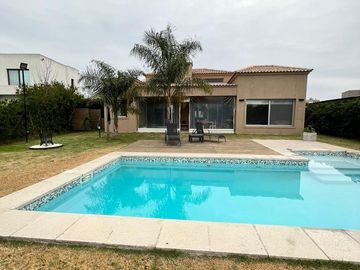 Venta c/renta casa al rio 5 Amb. con Piscina en San Marco Villanueva Tigre GV
