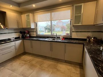 Venta c/renta casa al rio 5 Amb. con Piscina en San Marco Villanueva Tigre GV