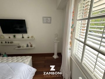 Importante chalet en venta frente a Plaza Del Agua